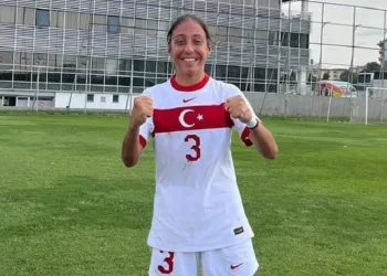 Denizlili kadın futbolcuya milli gurur
