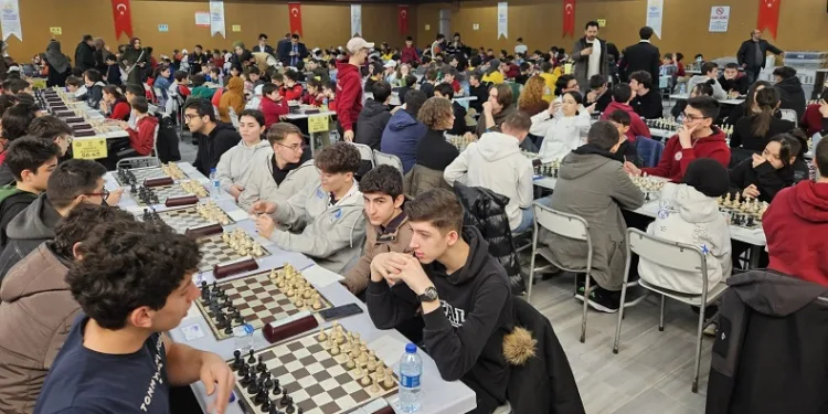 Öğrenciler 3 gün boyunca en iyi hamleleri yapmak için stratejilerini konuşturacak
