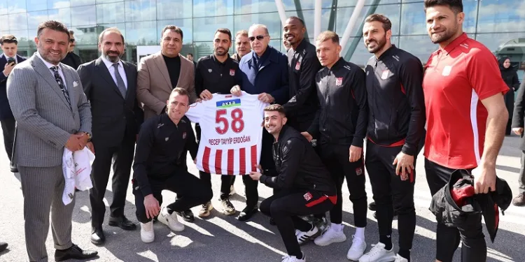 Cumhurbaşkanı Erdoğan’a özel Sivasspor forması