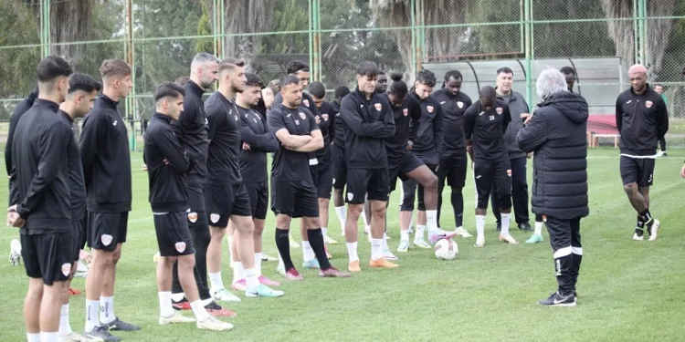 Adanaspor, Sakaryaspor maçı hazırlıklarına başladı