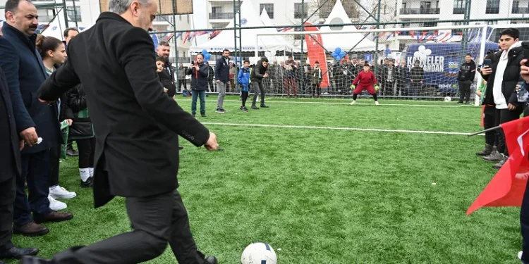 Bursa Büyükşehir’den Nilüfer’e futbol sahası