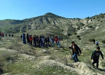 Minik eller GAÜN’e fidan dikti