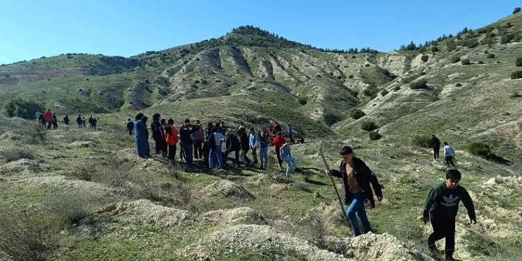 Minik eller GAÜN’e fidan dikti