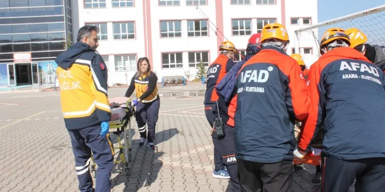 Kırşehir’de gerçeğini aratmayan deprem tatbikatı