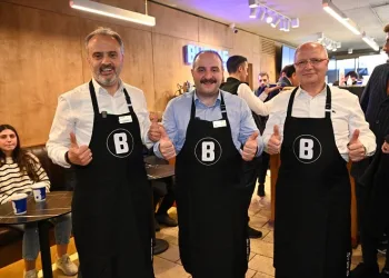Burfaş Kafe’de servisler Varank’tan, hesaplar başkandan