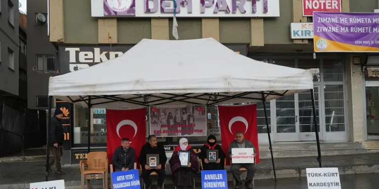 Terör mağduru ailelerin evlat çığlığı Muş’ta yükseldi