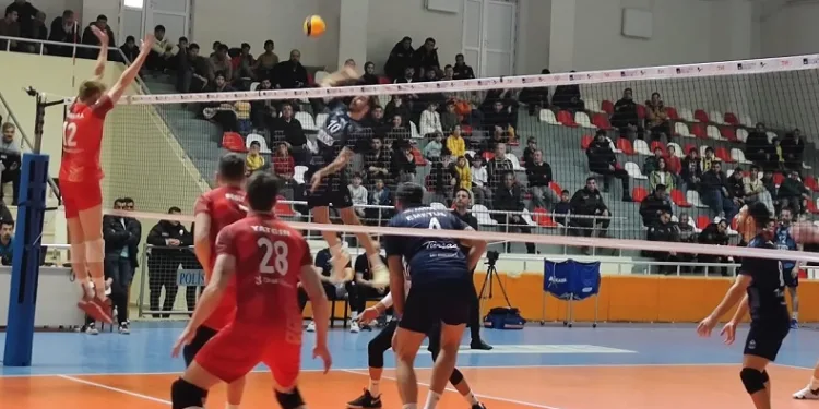 AXA Sigorta Efeler Ligi: TÜRŞAD: 2 – Arkas Spor: 3