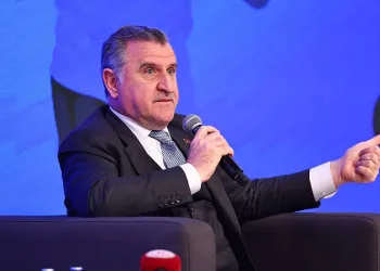 Gençlik ve Spor Bakanı Osman Aşkın Bak, gençlerle buluştu