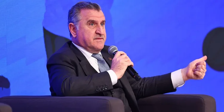 Gençlik ve Spor Bakanı Osman Aşkın Bak, gençlerle buluştu