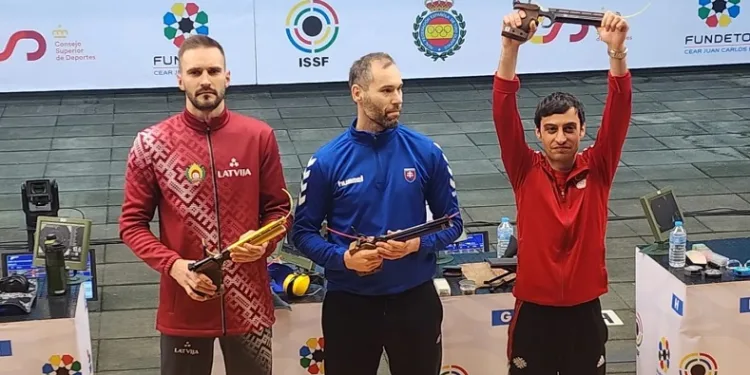 Dünya üçüncülüğünü kazandı, hedefi olimpiyat şampiyonluğu