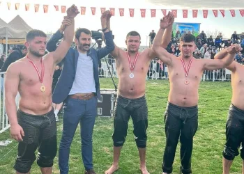 Yunusemreli yağlı güreşçilerden 4 madalya