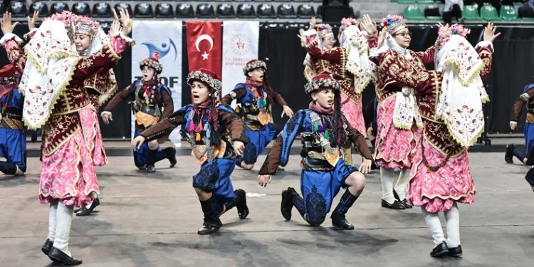 Denizli’de halk oyunları şöleni yaşanacak