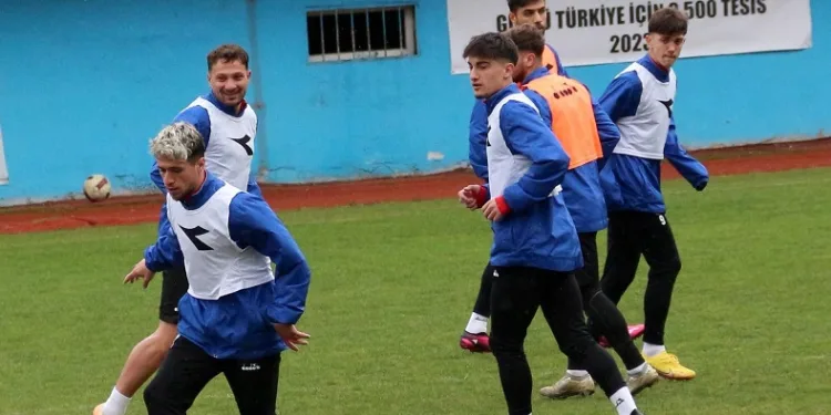 Pazarspor, sahasından galibiyetle ayrılmak istiyor