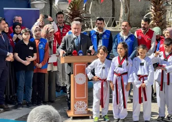 Osman Aşkın Bak: “Kahramanmaraş’a 12 bin 500 kişilik stadyum kazandıracağız”