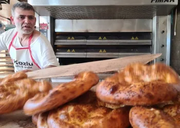 Ramazan ayının ilk pideleri tezgahta yerini aldı