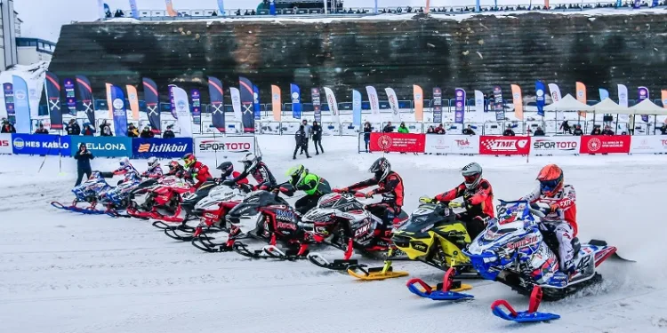 Kar motorlarının sesi Erciyes’te yankılandı