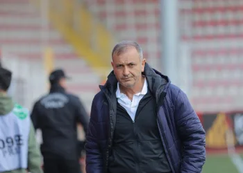 Efeler 09 SFK Teknik Direktörü Veyis Kanber: “Çok iyi bir takım olduğumuzu bir kez daha gösterdik”