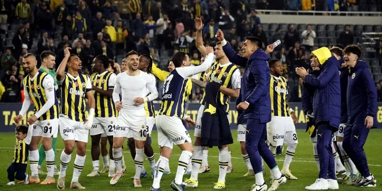 Fenerbahçe yenilmezlik serisini 18 maça çıkardı