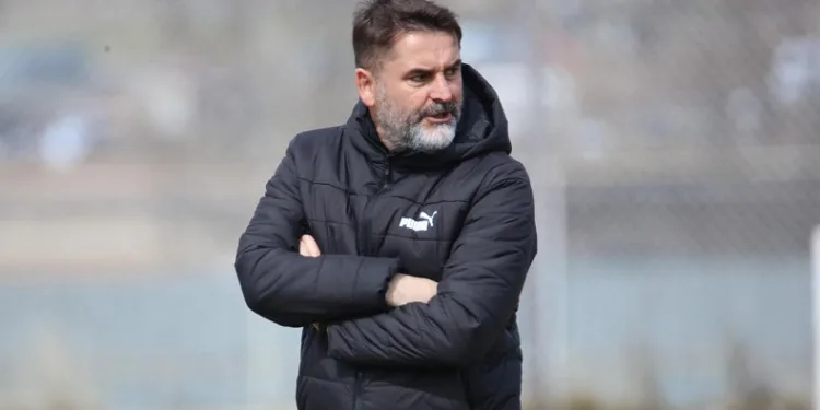 Elazığspor Teknik Direktörü Bülent Yenihayat: “Direkt rakiplerimizden birini yendik”