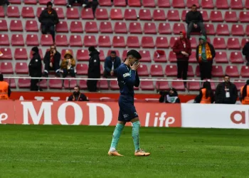 Kayserispor ilk kez kırmızı kart gördü