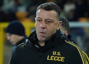 Lecce, Thomas Henry’e kafa atan Roberto D’Aversa’nın görevine son verdi