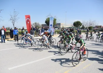 Yunusemre’de bisikletçiler madalya için pedal çevirdi