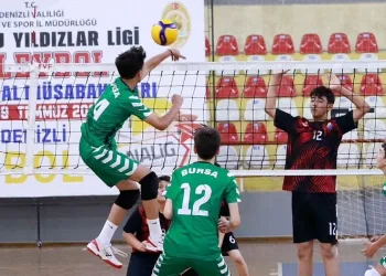 Denizli’de voleybolda yarı final heyecanı başlıyor