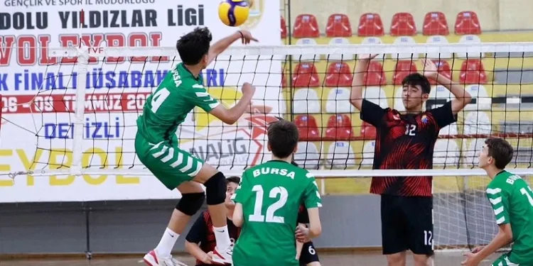 Denizli’de voleybolda yarı final heyecanı başlıyor