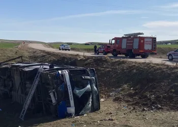 Ankara’da belediye otobüsü şarampole devrildi: 16 yaralı