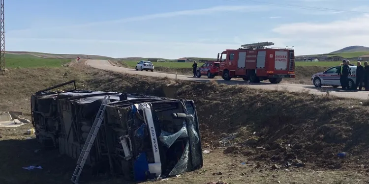 Ankara’da belediye otobüsü şarampole devrildi: 16 yaralı