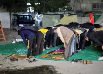 Gazze’de ilk teravih çadırlar arasında kılındı