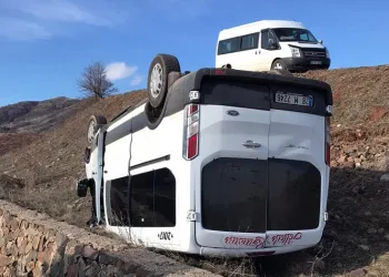 Giresun’da öğrenci servisi devrildi: 11 yaralı