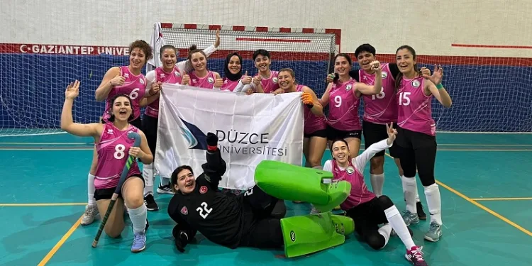 Düzce Üniversitesi kadın hokey takımından başarılı sonuç