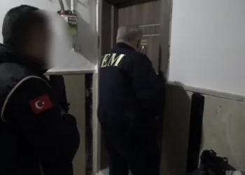 Kırmızı bültenle aranan DEAŞ’lılar Çorum’da yakalandı