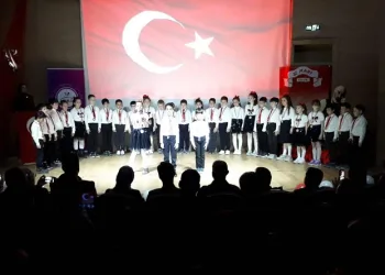 Minik öğrencilerin İstiklal Marşı ve Mehmet Akif Ersoy hassasiyeti
