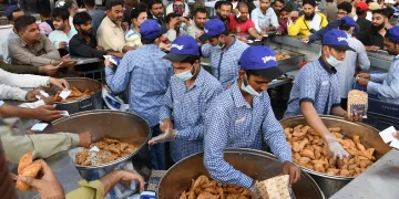 Pakistan’da ilk iftar yapıldı