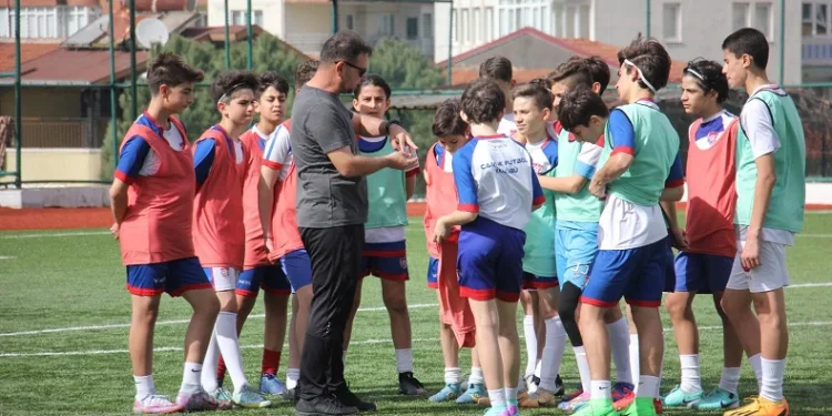 Şampiyon Çamlık FK, tur için Uşak’a gitti