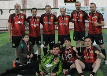 Kütahya OBM halı saha futbol turnuvasında şampiyon Tavşanlı Orman İşletme Müdürlüğü