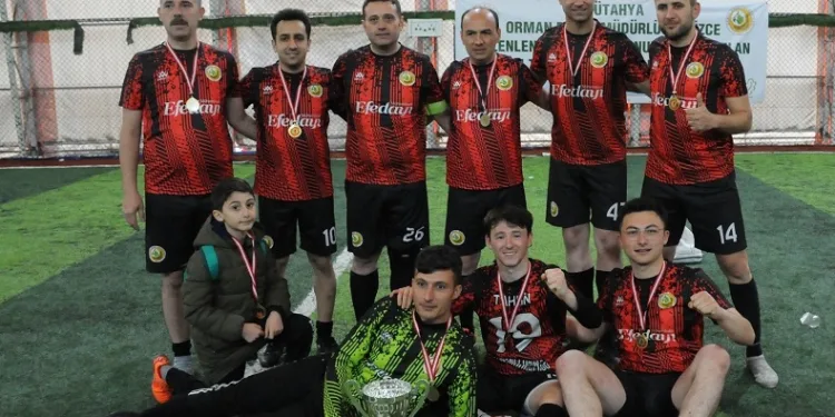 Kütahya OBM halı saha futbol turnuvasında şampiyon Tavşanlı Orman İşletme Müdürlüğü