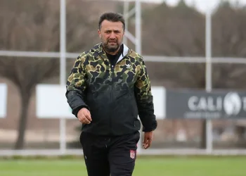 Sivasspor Teknik Direktörü Bülent Uygun’dan taraftara çağrı