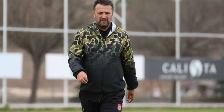 Sivasspor Teknik Direktörü Bülent Uygun’dan taraftara çağrı