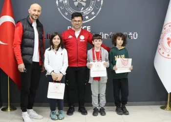 Yazıcı’dan başarılı sporculara ödül