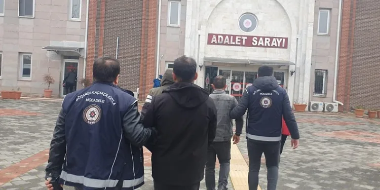 Isparta’da göçmen kaçakçılığından 3 kişi tutuklandı