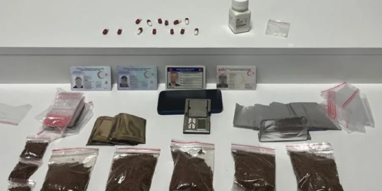 Çikolataya uyuşturucu enjekte edip satan şahıslar yakalandı