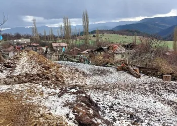 Osmancık’ta leblebi büyüklüğünde dolu yağdı