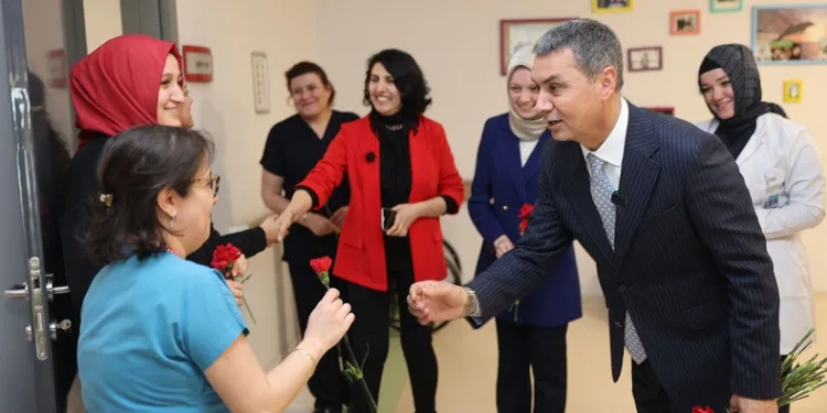 Başkan Ramazan Şimşek sağlık çalışanlarının Tıp Bayramı’nı kutladı