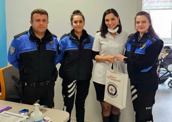 Polislerden 14 Mart Tıp Bayramı kutlaması
