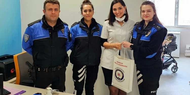 Polislerden 14 Mart Tıp Bayramı kutlaması