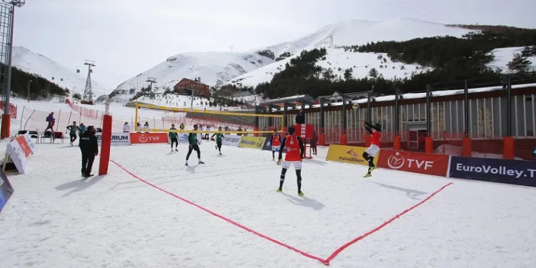 Palandöken’de kar voleybolu rüzgarı
