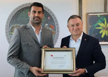 Volkan Demirel’e, Hatay fahri hemşerilik beratı verildi